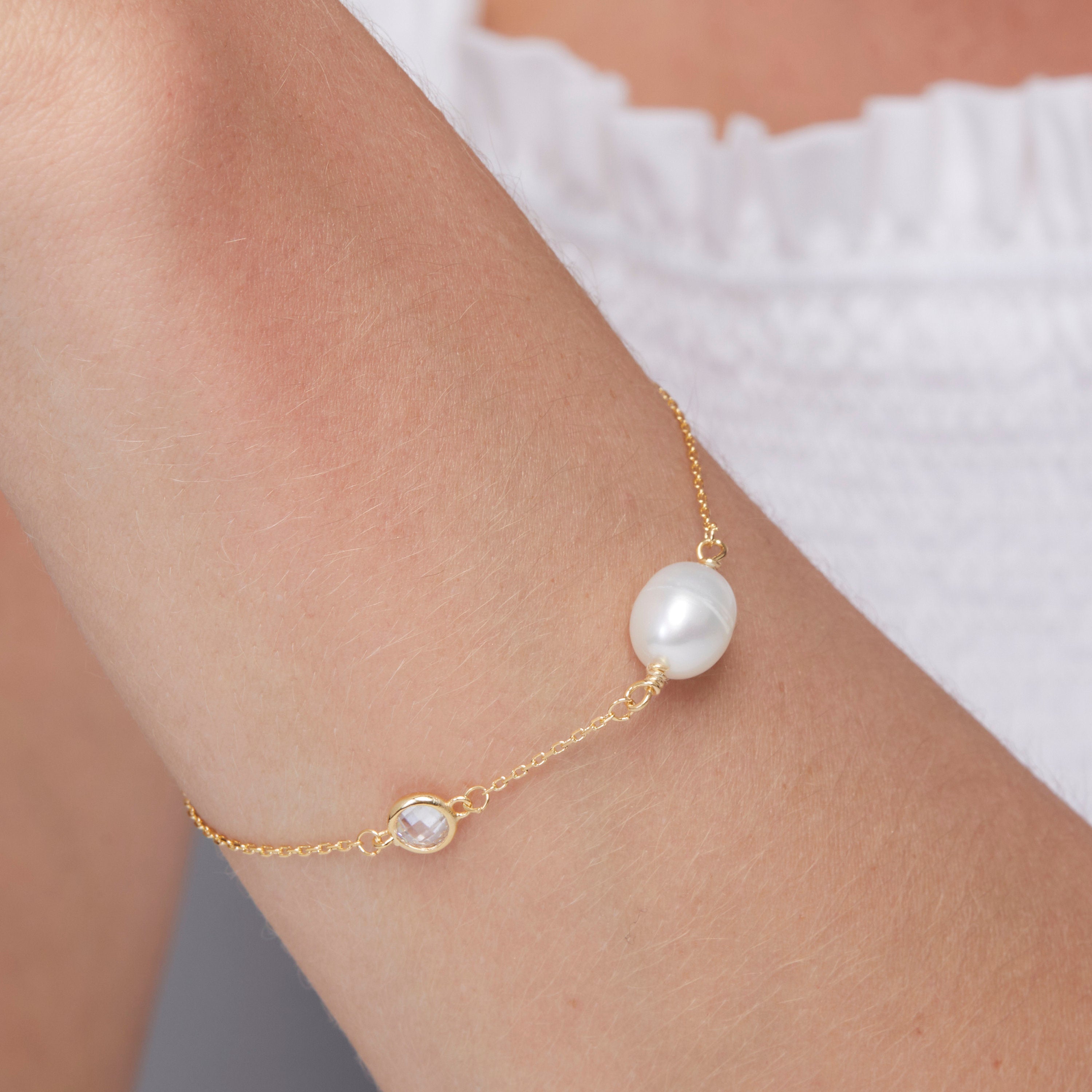 Pearl Stud Earrings -Gold Natural Pearl Earrings - Stud Earrings - Pearl Jewelry - Handmade Earrings for Women - Minimalist Dainty Earrings