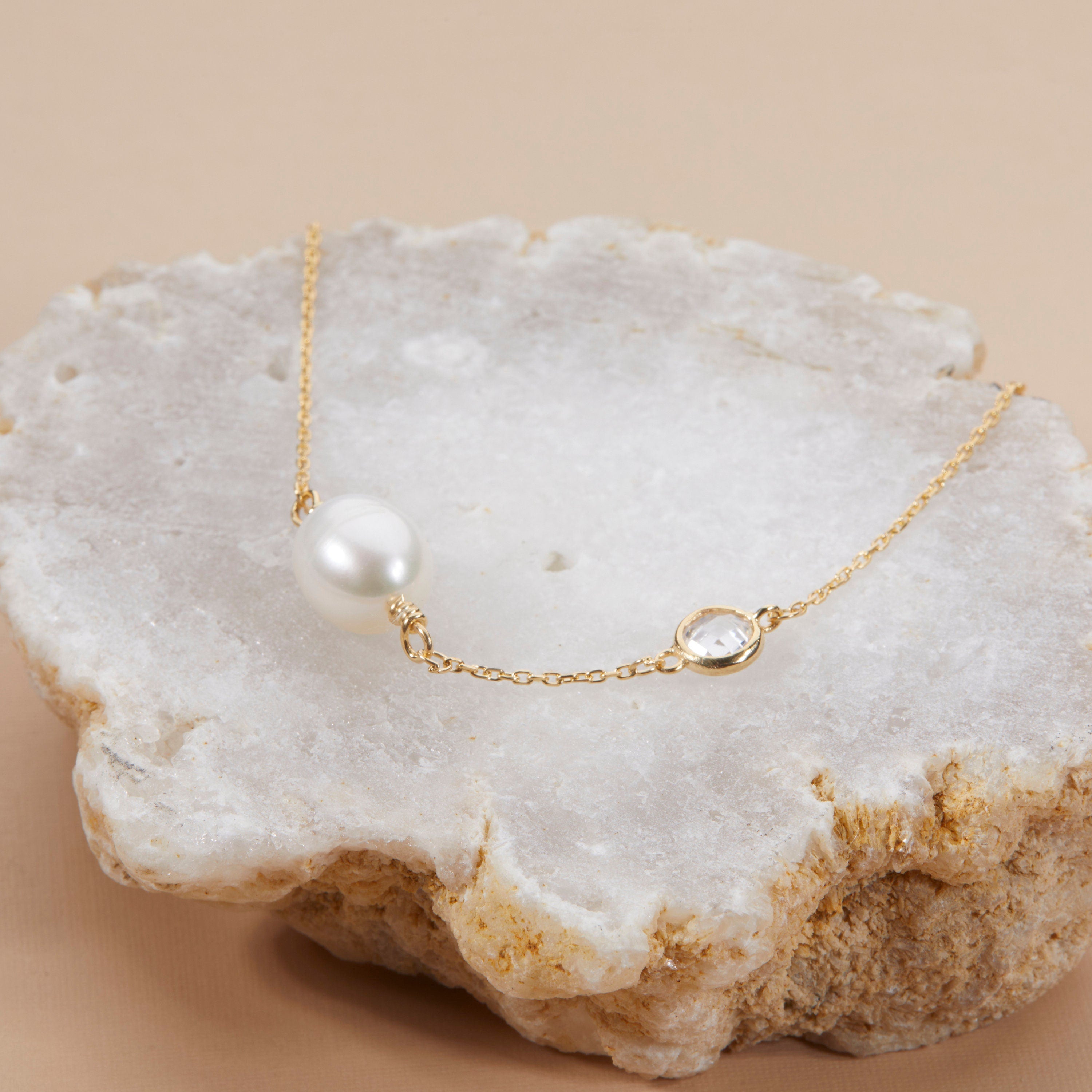 Pearl Stud Earrings -Gold Natural Pearl Earrings - Stud Earrings - Pearl Jewelry - Handmade Earrings for Women - Minimalist Dainty Earrings