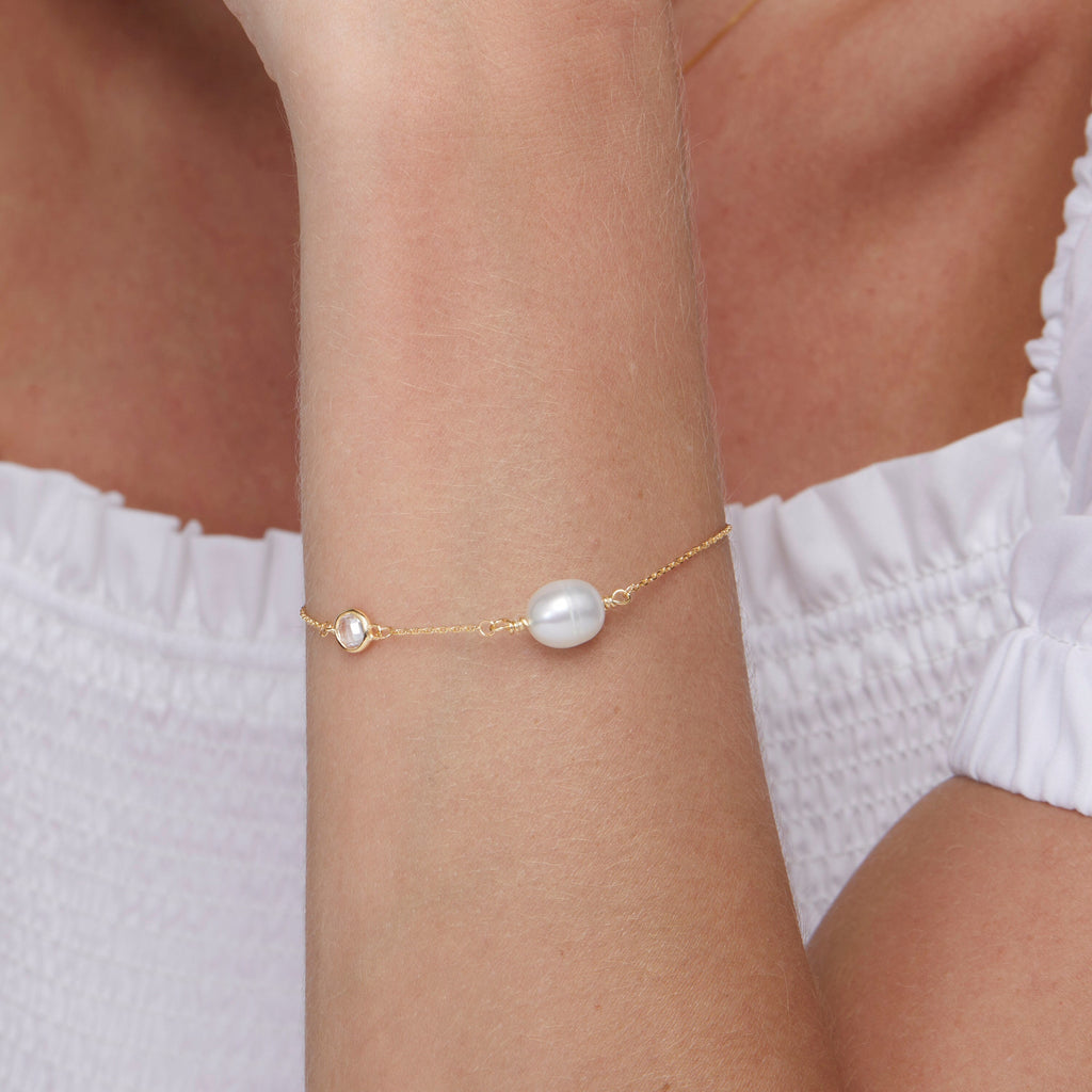 Pearl Stud Earrings -Gold Natural Pearl Earrings - Stud Earrings - Pearl Jewelry - Handmade Earrings for Women - Minimalist Dainty Earrings