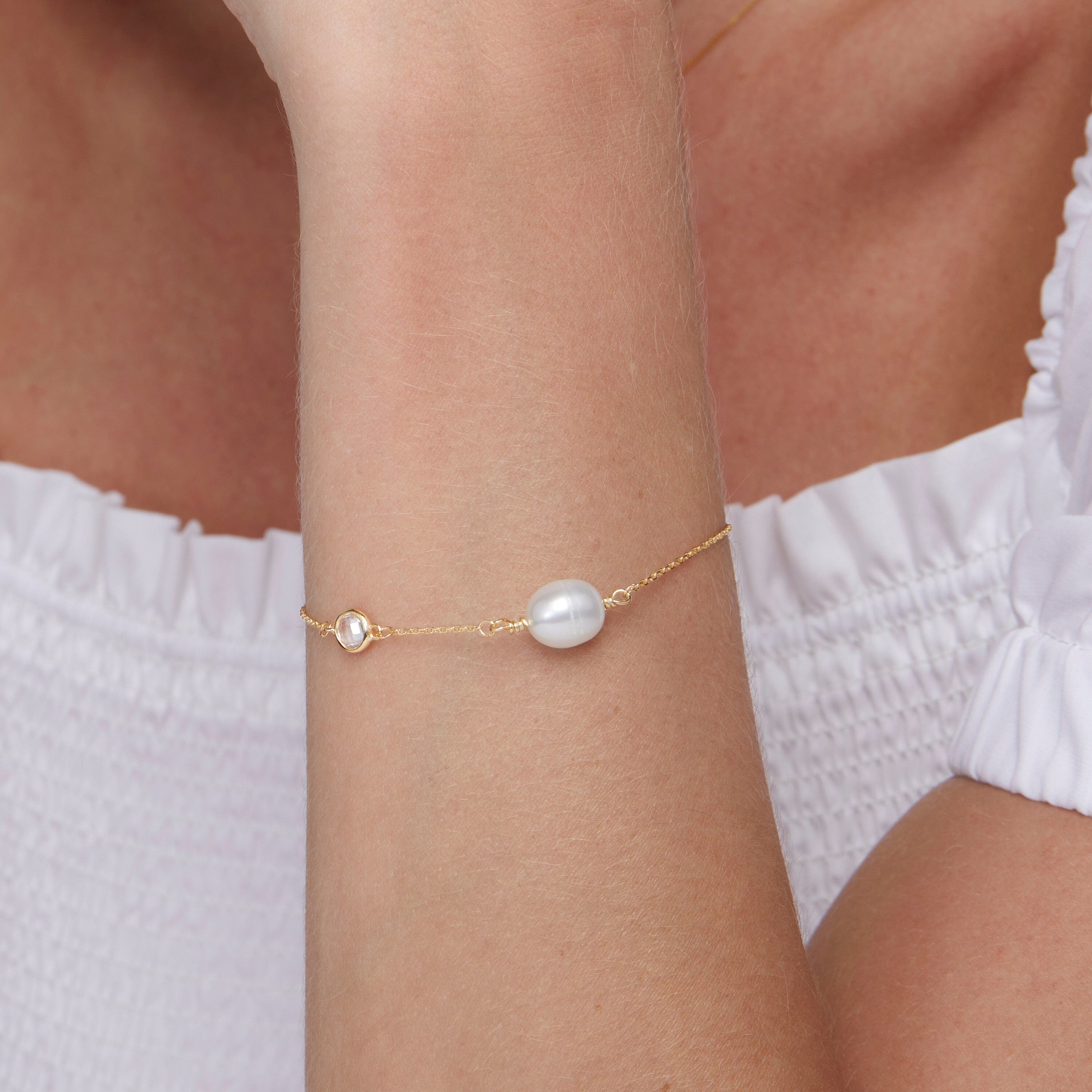 Pearl Stud Earrings -Gold Natural Pearl Earrings - Stud Earrings - Pearl Jewelry - Handmade Earrings for Women - Minimalist Dainty Earrings