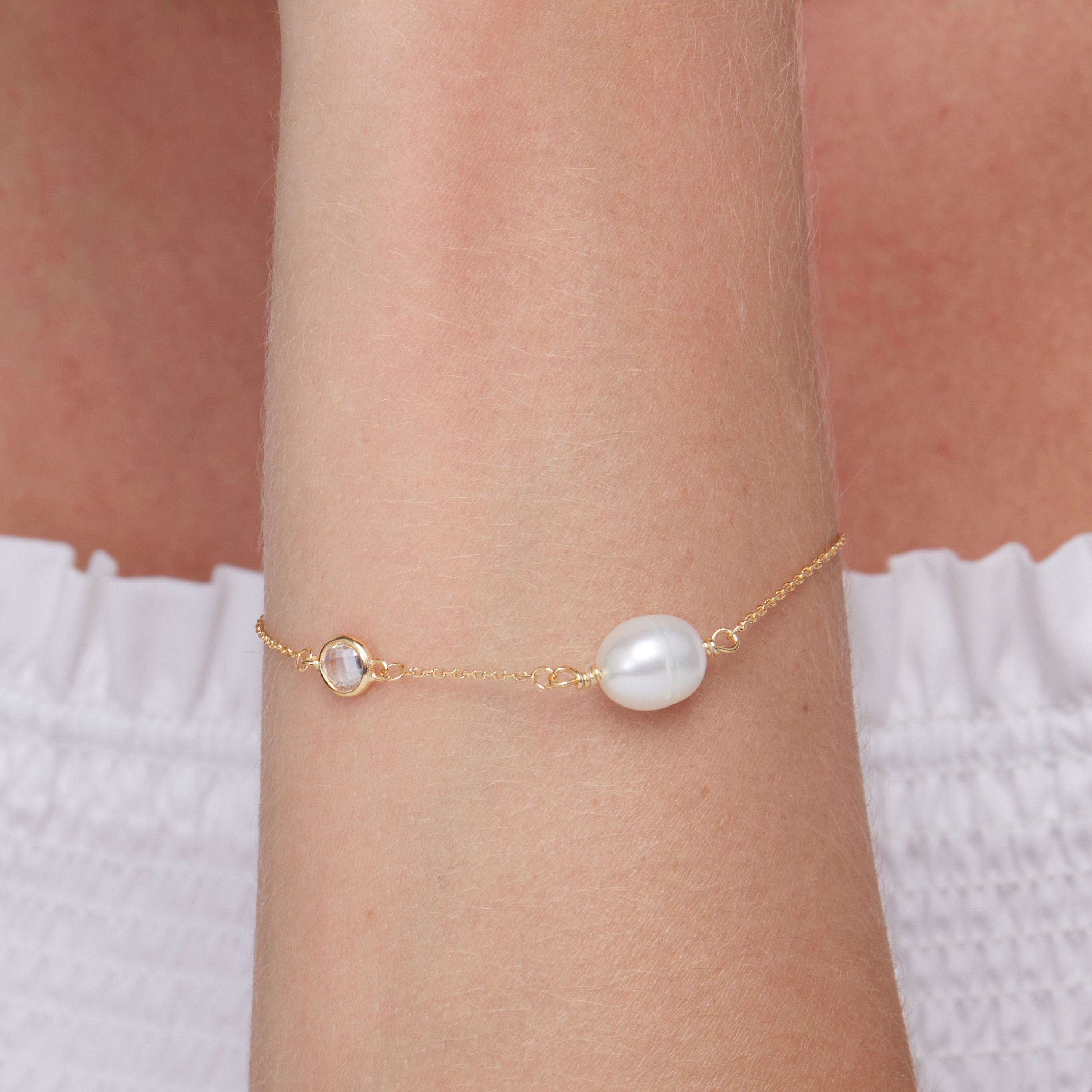 Pearl Stud Earrings -Gold Natural Pearl Earrings - Stud Earrings - Pearl Jewelry - Handmade Earrings for Women - Minimalist Dainty Earrings